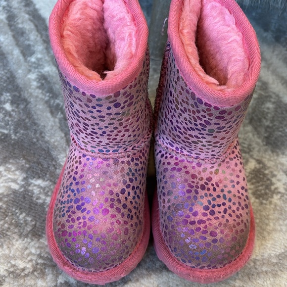 Ugg Australia Girls Classic II Stellar  Pink Shimmer Leopard Boots 7 toddler - Picture 2 of 8
